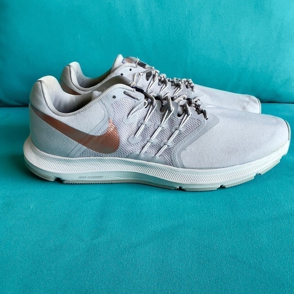 Women’s Nike Run Swift size 10 - Picture 1 of 7